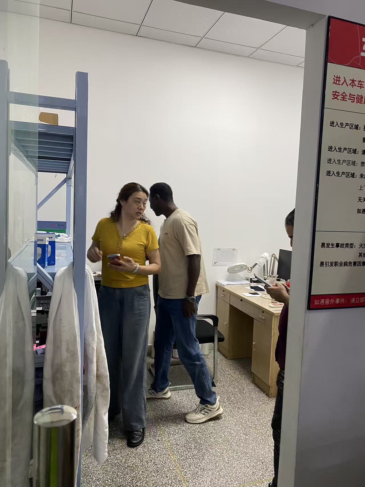 苏丹、也门客商莅临宗德纺织参观洽谈